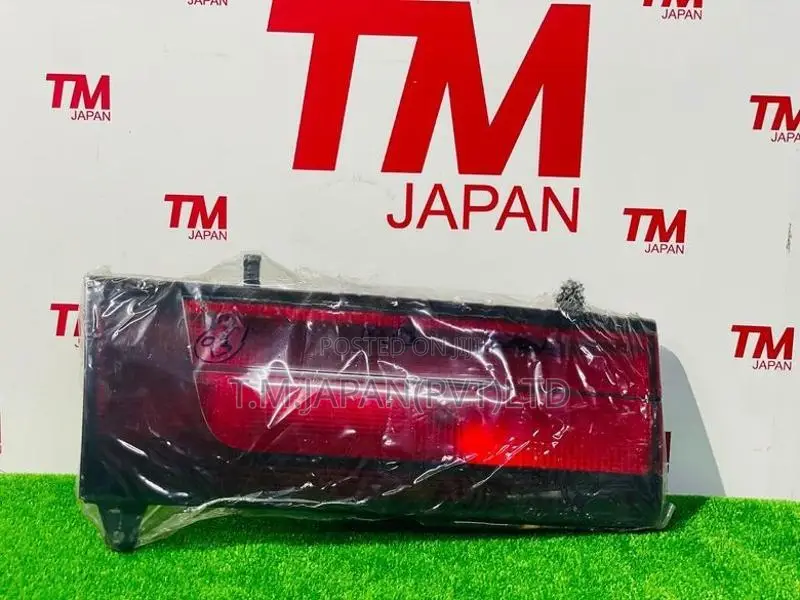 Toyota HiAce Dolphin LH162 (one side)