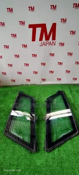 Toyota Corolla II EL31 Rear Corner Glass 01 Side