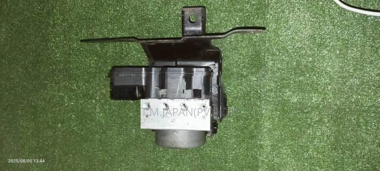 Suzuki Every DA17 ABS Pump / Modulator Unit