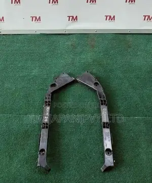Toyota Prius NHW20 Rear Bumper Retainer (one side)