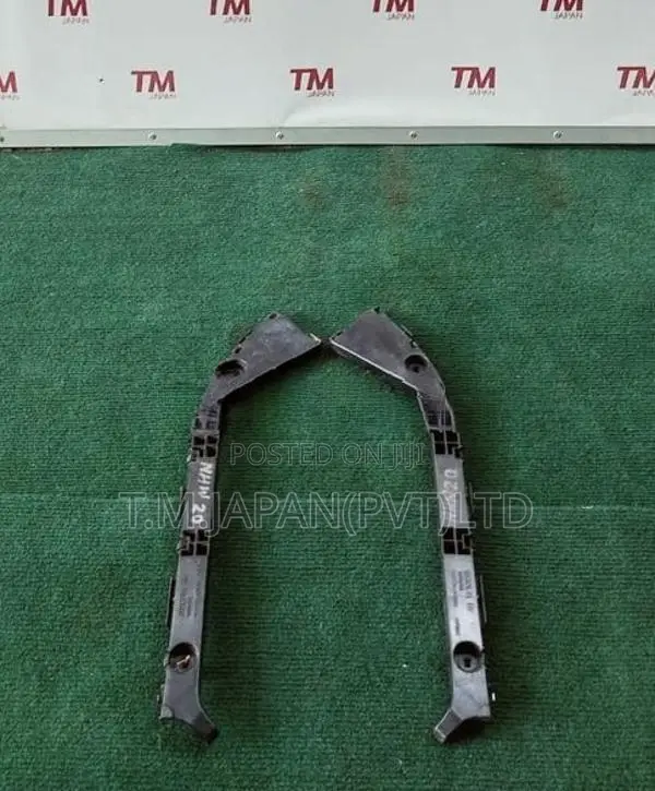 Toyota Prius NHW20 Rear Bumper Retainer (one side)