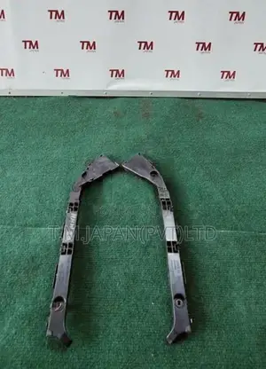 Toyota Prius NHW20 Rear Bumper Retainer (one side)