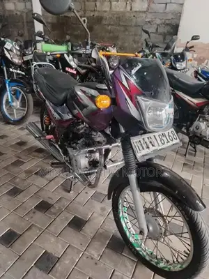 Bajaj CT100 2016