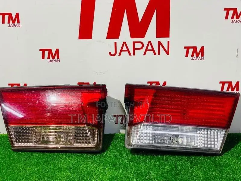 Nissan Sunny FB15 Dicky Light (one side)