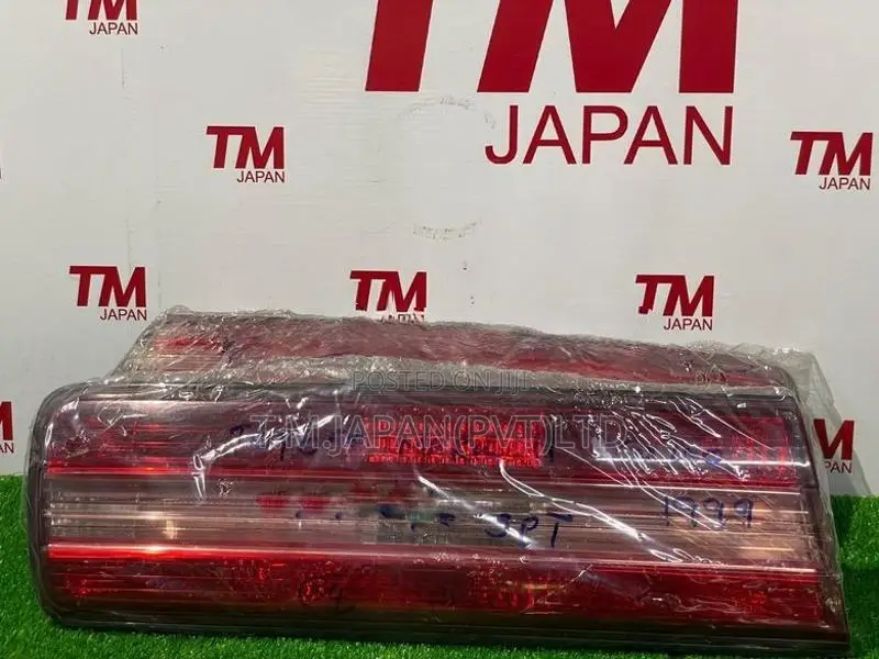Toyota Mark II Dicky Light (one side)