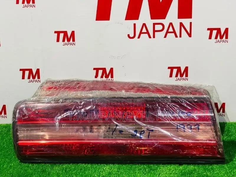 Toyota Mark II Dicky Light (one side)