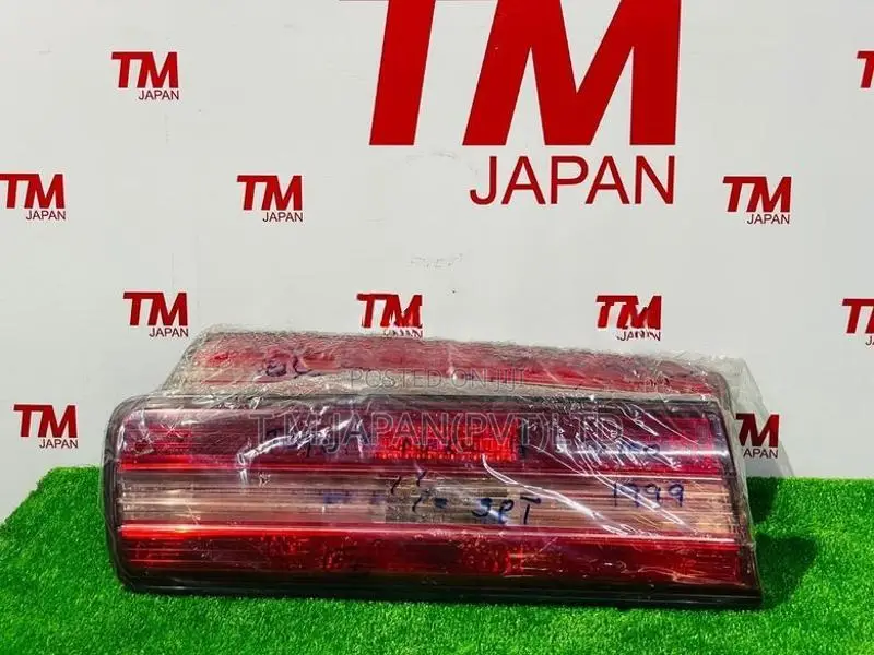Toyota Mark II Dicky Light (one side)