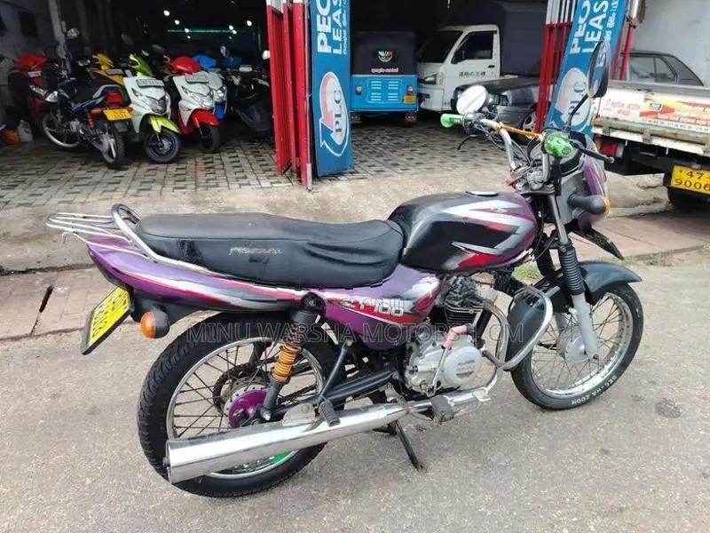 Bajaj CT100 2016