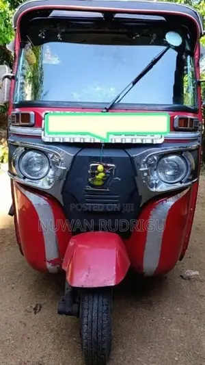 Bajaj RE 2019
