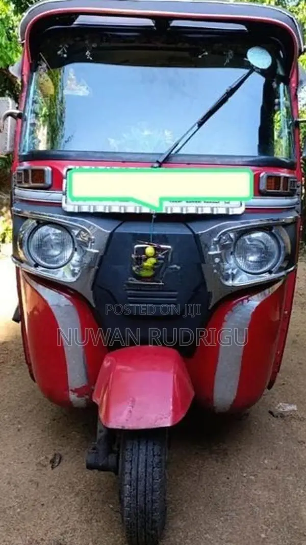 Bajaj RE 2019