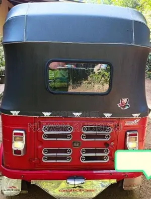 Bajaj RE 2019