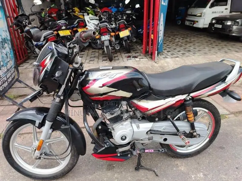 Bajaj CT100 2025