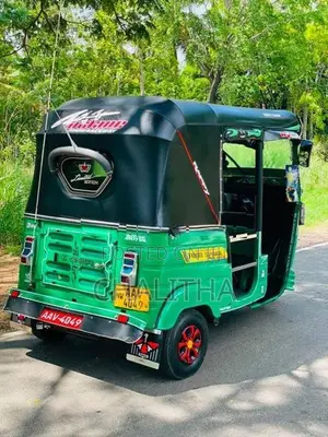 Bajaj RE 2015