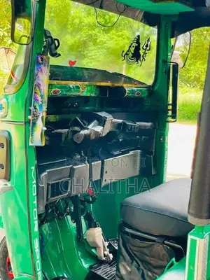 Bajaj RE 2015