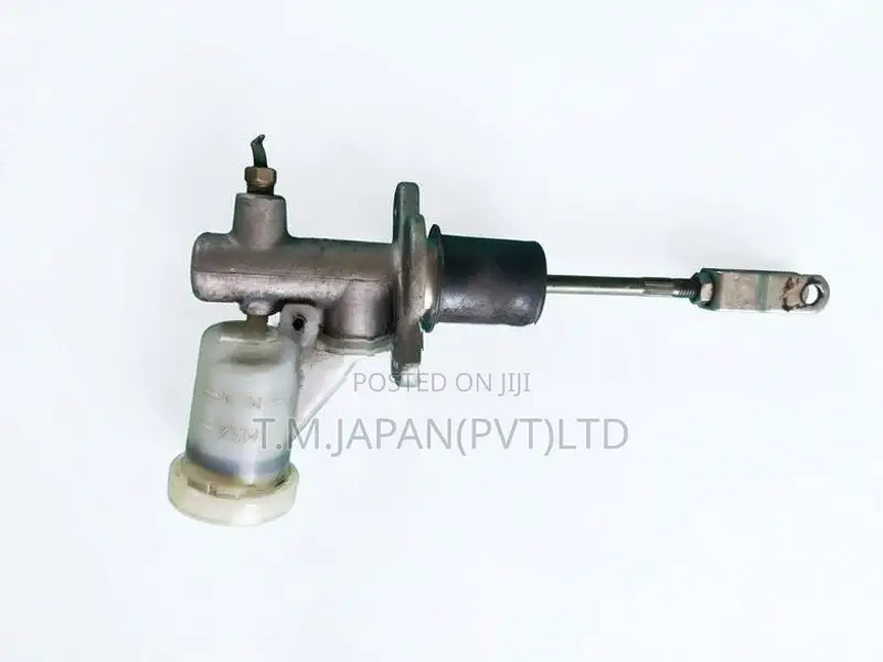 Nissan D21 Clutch Pump