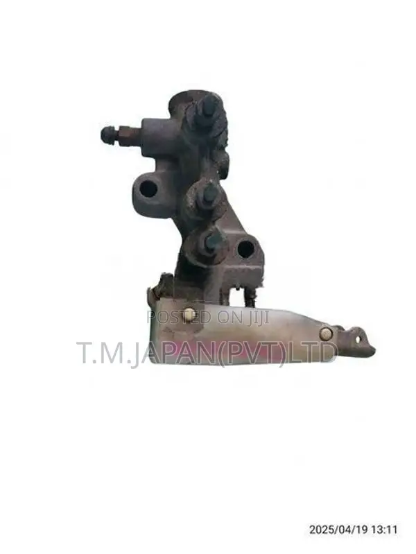 Nissan D21 Under Clutch Pump