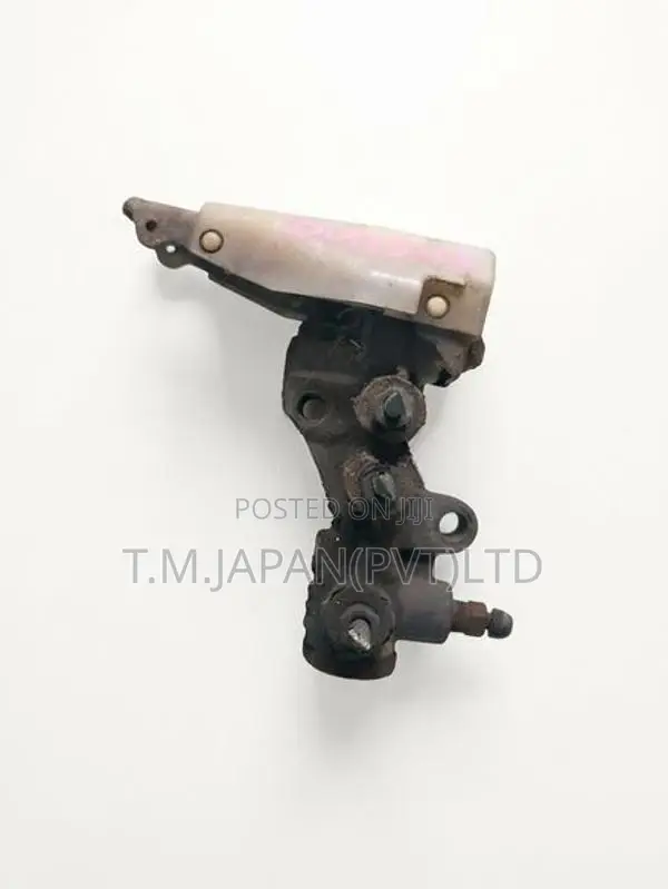 Nissan D21 Under Clutch Pump