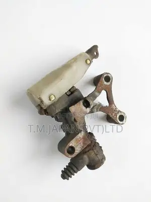 Nissan D21 Under Clutch Pump