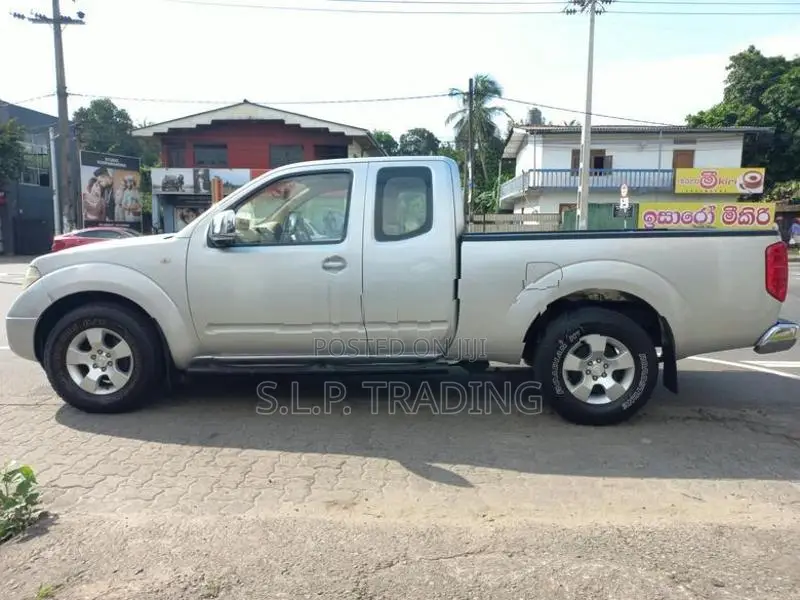 Nissan Navara AUTO BABY DOOR 2013
