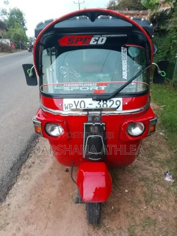 Bajaj RE 2011