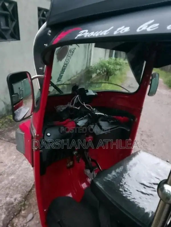 Bajaj RE 2011