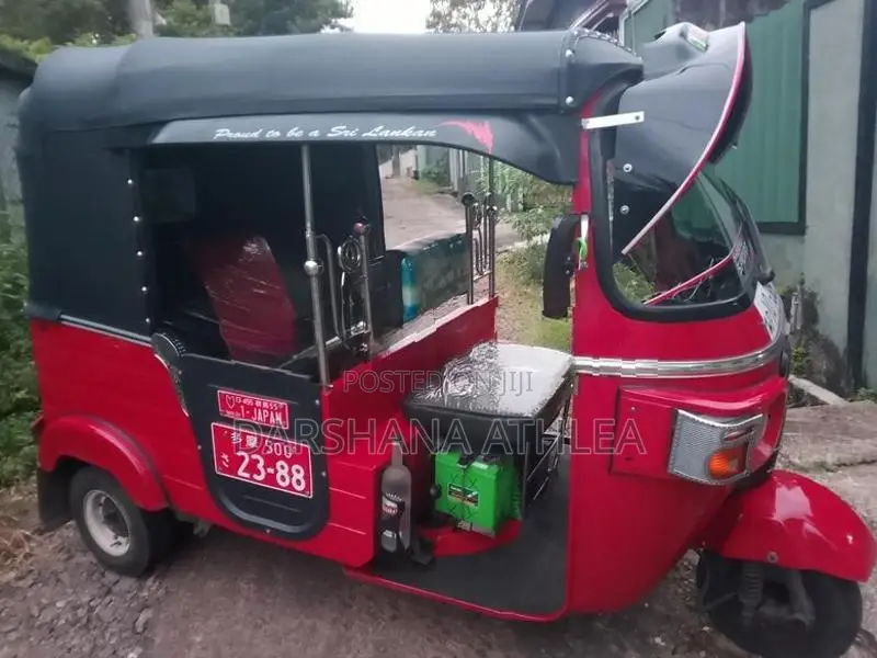 Bajaj RE 2011