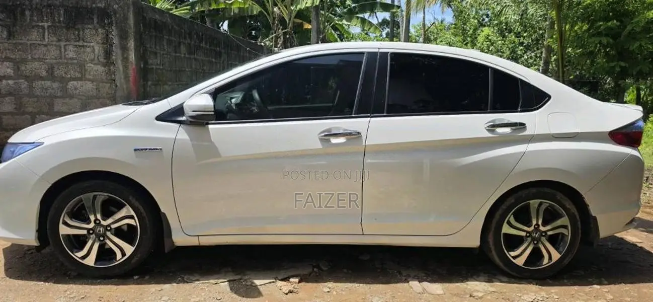 Honda Grace 2017 Car (Used)