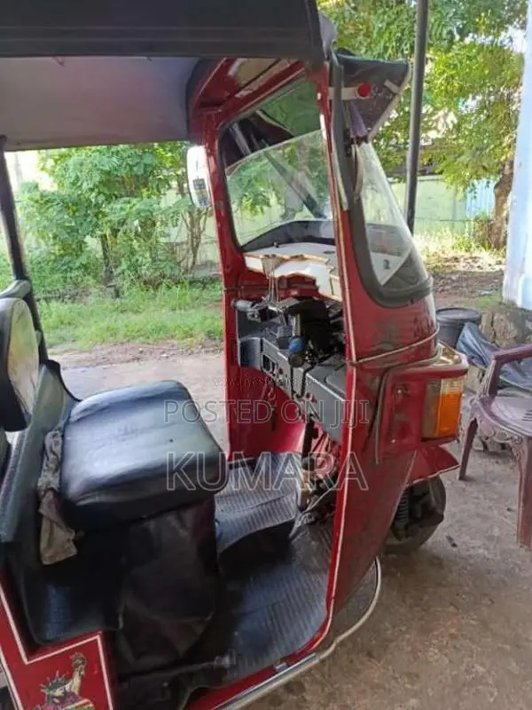 Bajaj 4 Stroke 2010 Three Wheel (Used)