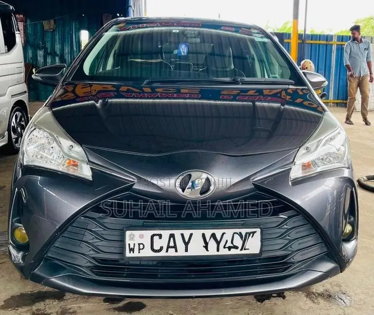 Toyota Vitz 2018 Car (Used)
