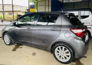 Toyota Vitz 2018 Car (Used)