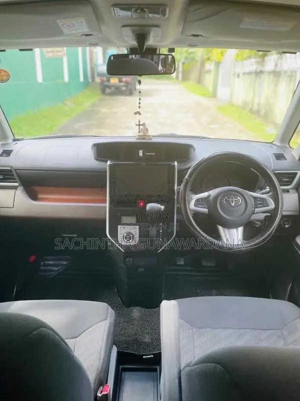Toyota Roomy GS Cuatom 2017 Car (Used)