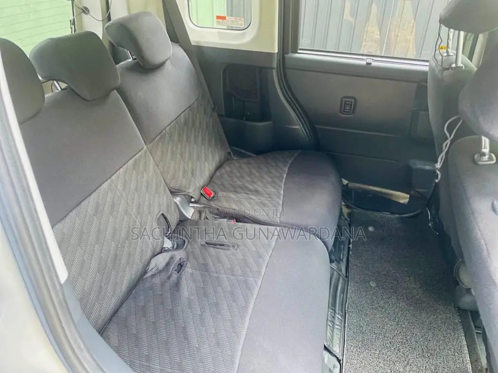 Toyota Roomy GS Cuatom 2017 Car (Used)