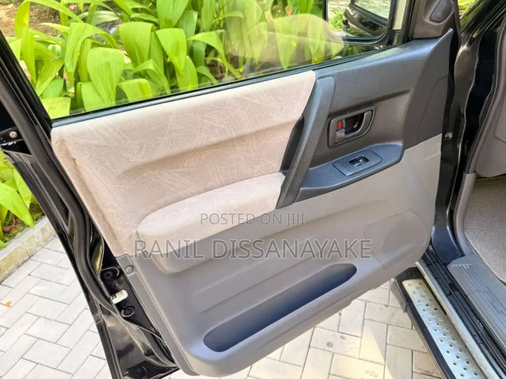 Mitsubishi Montero 2000 SUV (Used)