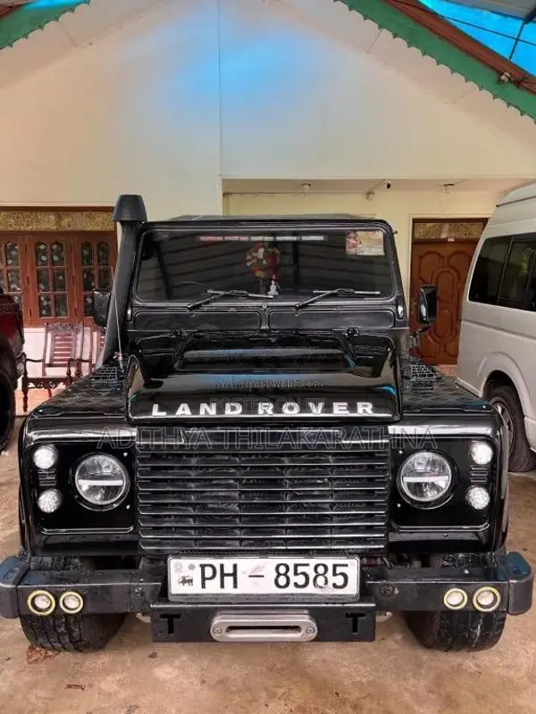 Land-Rover Defender 2013 SUV (Used)
