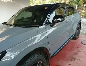 Honda Vezel Z Play Moonroof 2025 SUV (Used)