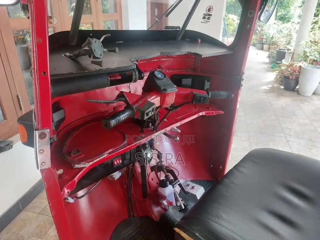 Bajaj 4 Stroke 2009 Three Wheel (Used)