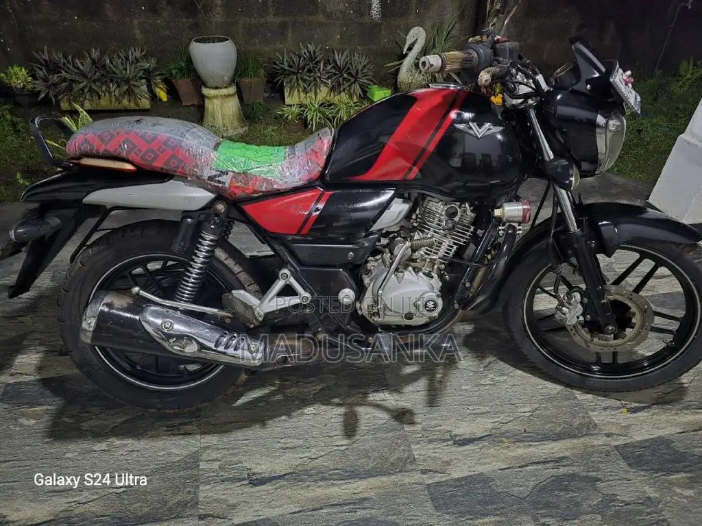 Bajaj V15 2016 Motorbike (Used)