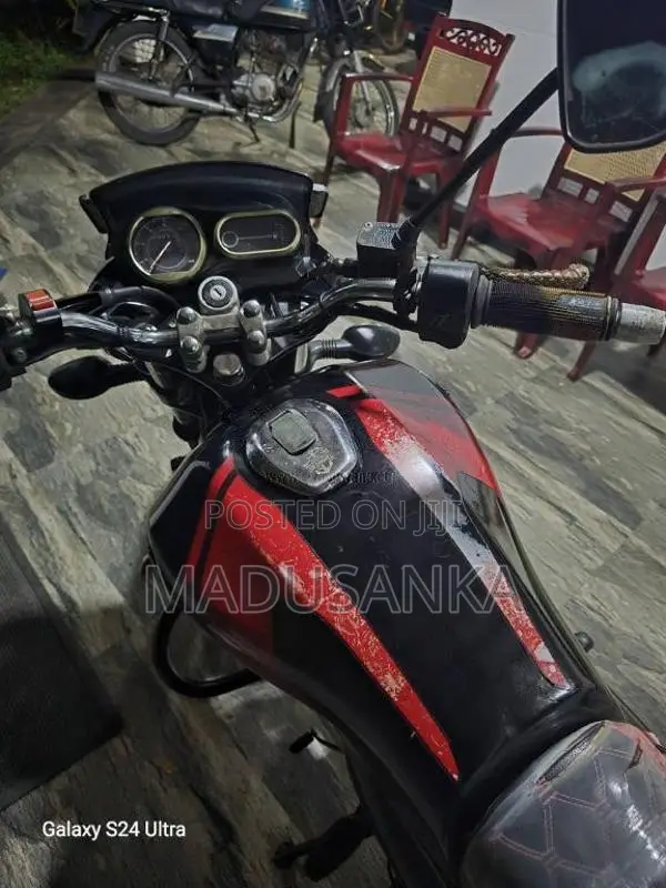 Bajaj V15 2016 Motorbike (Used)
