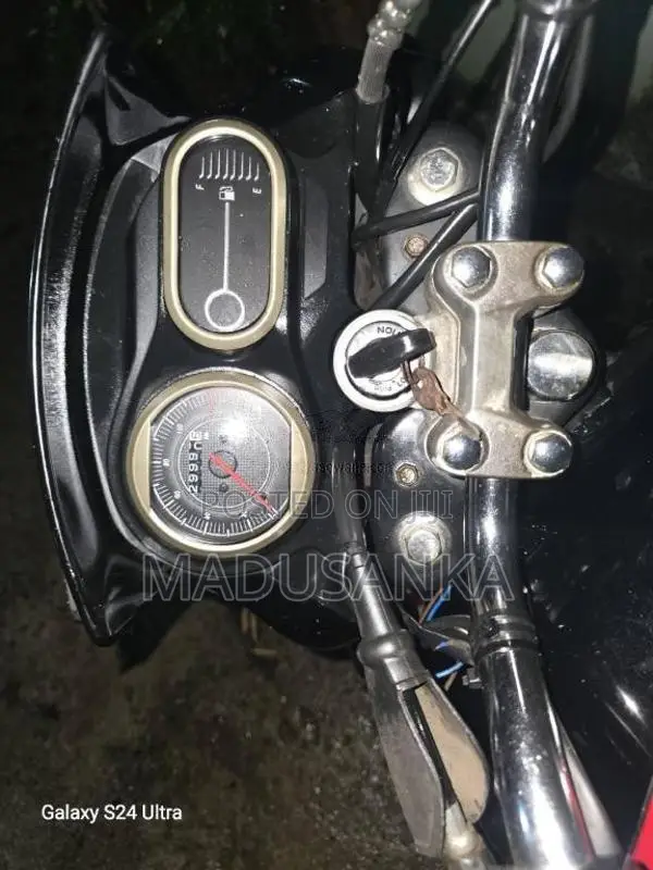 Bajaj V15 2016 Motorbike (Used)