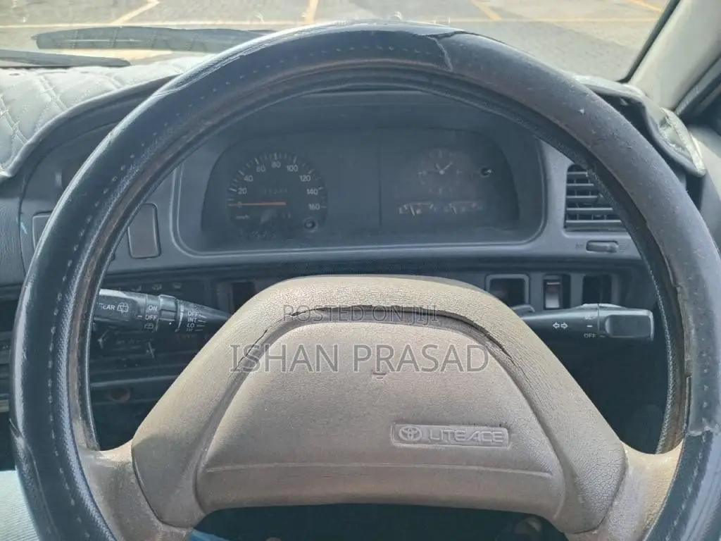 Toyota CR27 1992 Van (Used)