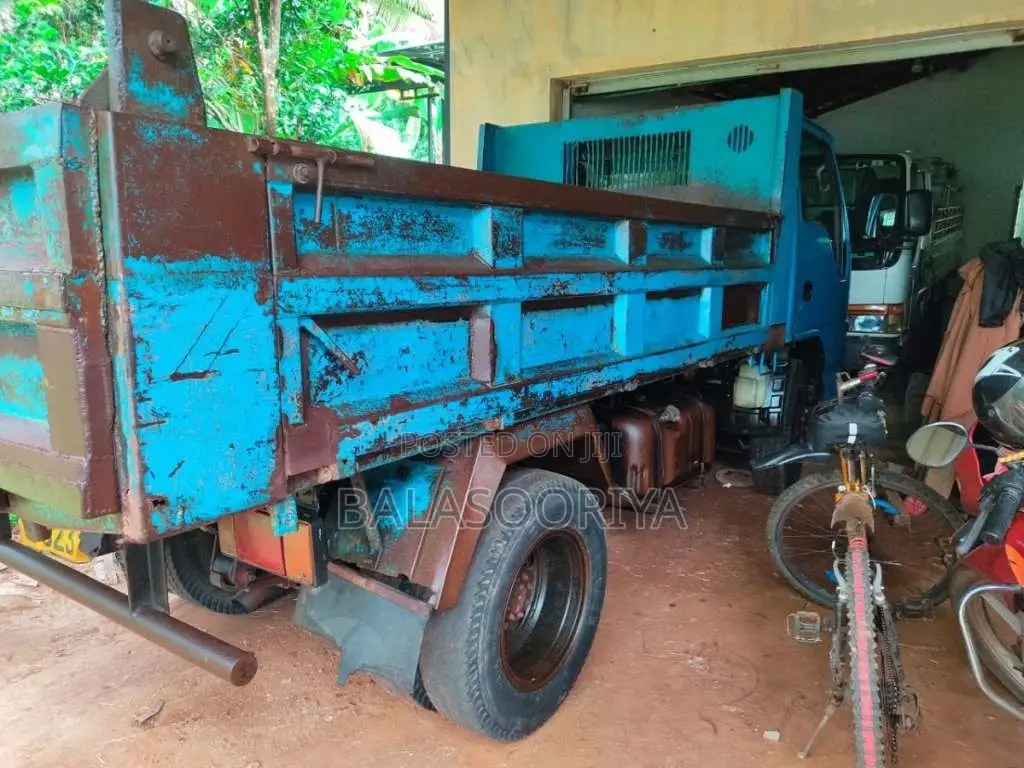 Isuzu Tipper 2000 Lorry (Used)