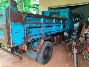 Isuzu Tipper 2000 Lorry (Used)