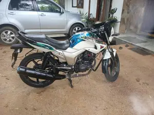 Hero Hunk 2017 Motorbike (Used)