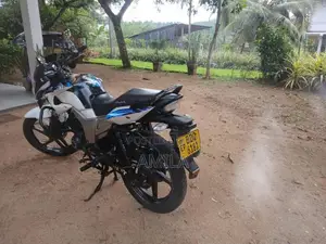 Hero Hunk 2017 Motorbike (Used)