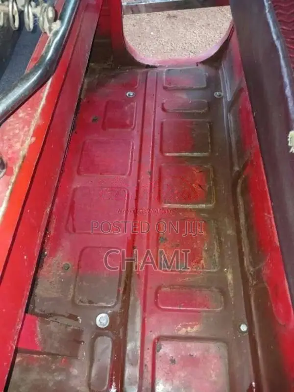 Bajaj 4 Stroke 2007 Three Wheel (Used)
