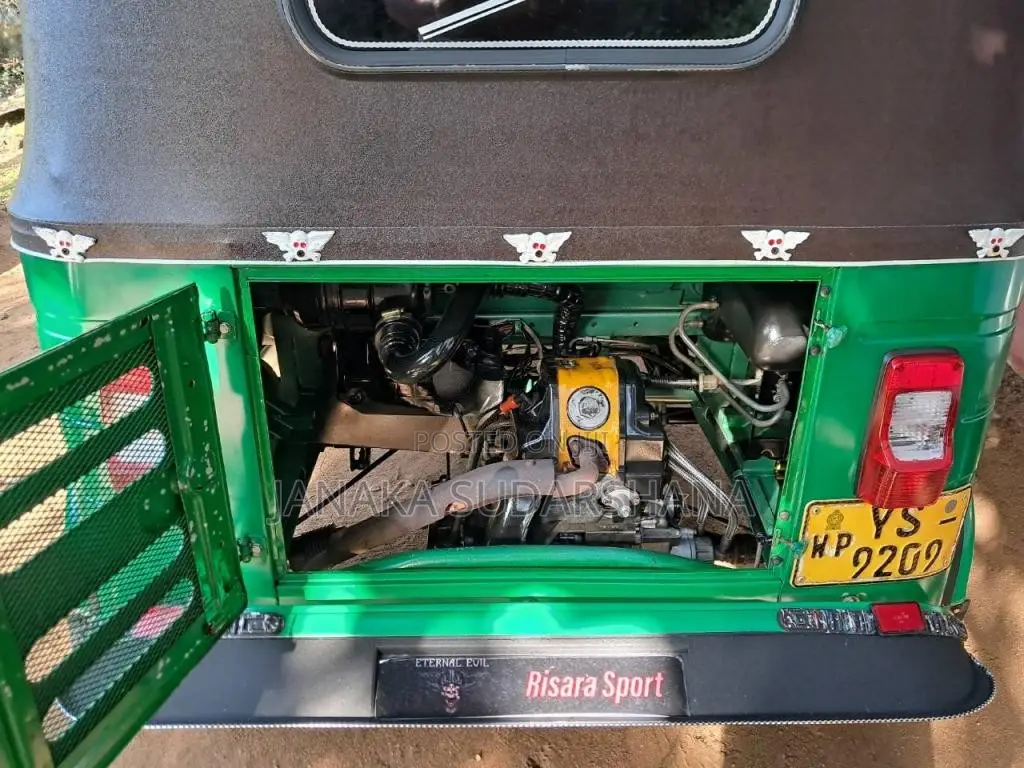 Bajaj RE 205 2011 Three Wheel (Used)