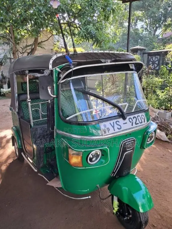 Bajaj RE 205 2011 Three Wheel (Used)