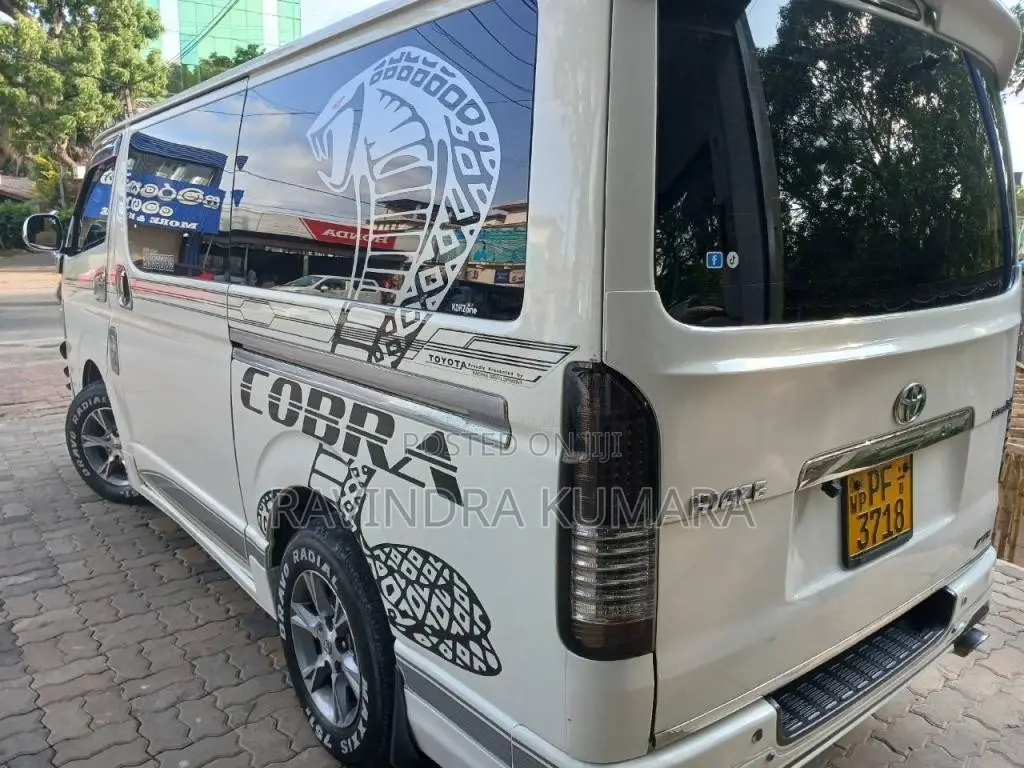 Toyota KDH 2009 Van (Used)