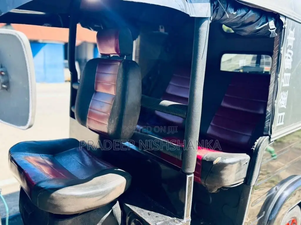 Bajaj 4 stroke 2010 Three Wheel (Used)