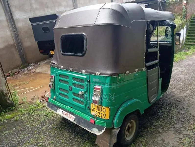 Bajaj RE 205 2016 Three Wheel (Used)